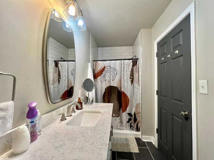 Modern Style Home Near Dt Indy & Major Attractions Indianapolis Bagian luar foto