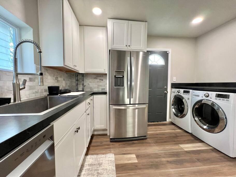 Modern Style Home Near Dt Indy & Major Attractions Indianapolis Bagian luar foto