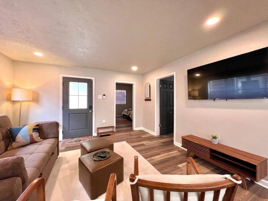 Modern Style Home Near Dt Indy & Major Attractions Indianapolis Bagian luar foto