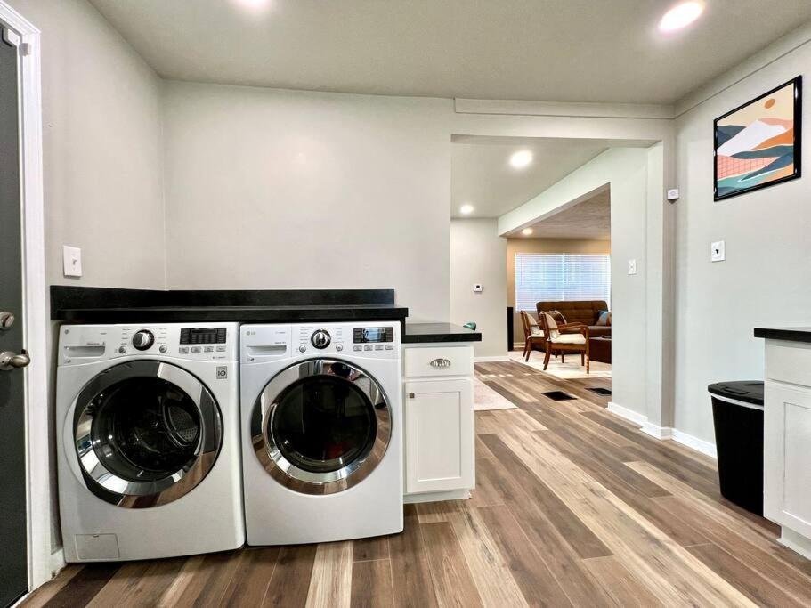 Modern Style Home Near Dt Indy & Major Attractions Indianapolis Bagian luar foto