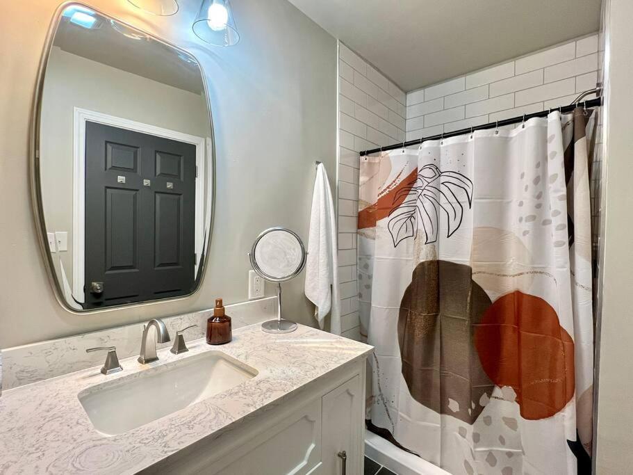 Modern Style Home Near Dt Indy & Major Attractions Indianapolis Bagian luar foto