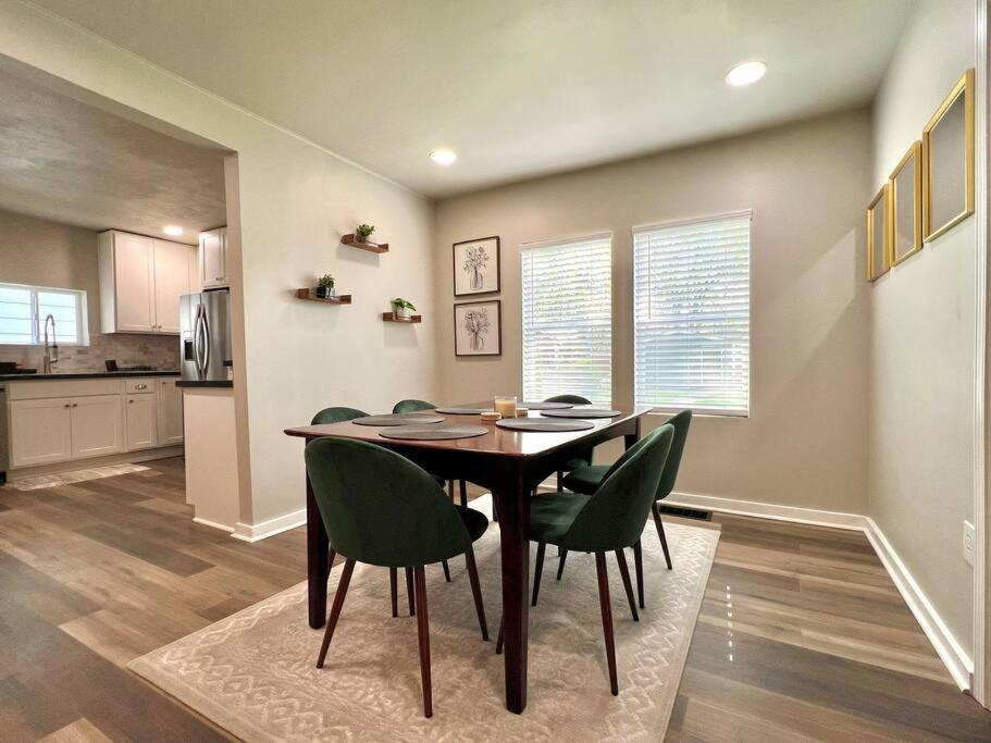 Modern Style Home Near Dt Indy & Major Attractions Indianapolis Bagian luar foto